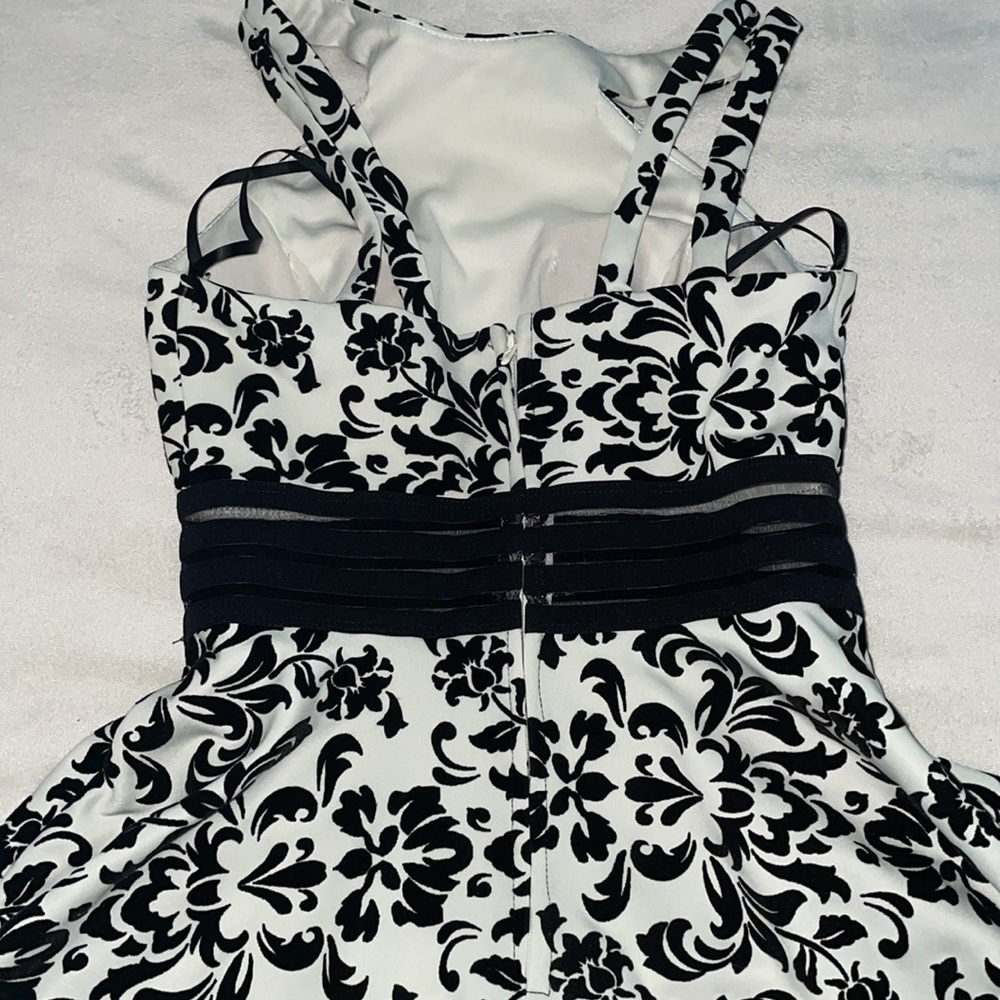 Black & White Velvet Textured Damask Filigree Dress - Picture 7 of 11